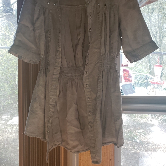 studded button up top - Picture 2 of 3